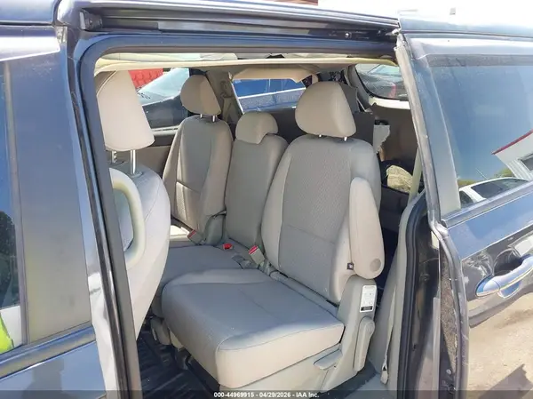 KNDMB5C13J6389132 2018 KIA SEDONA - Image 8