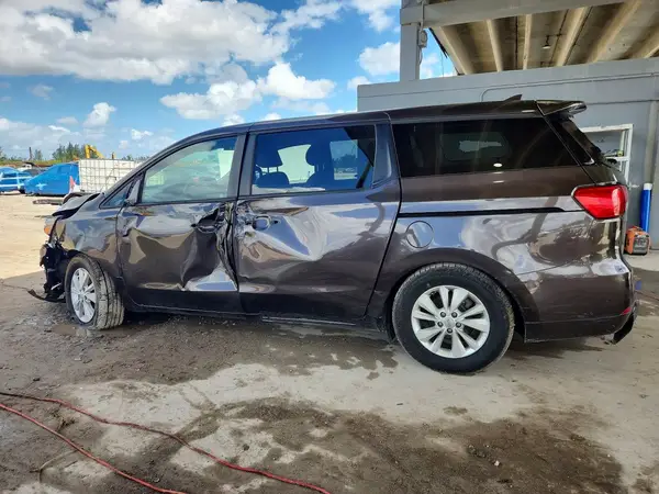 KNDMB5C13J6394203 2018 KIA SEDONA - Image 2