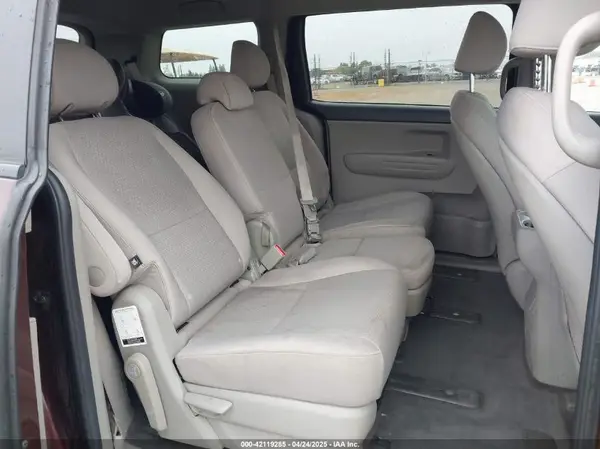 KNDMB5C13J6400842 2018 KIA SEDONA - Image 8