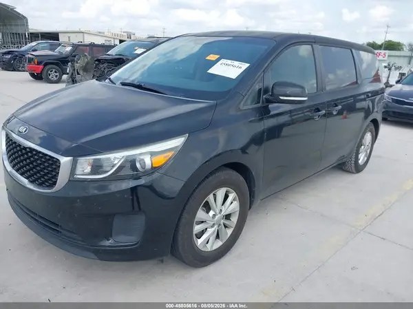 KNDMB5C13J6401229 2018 KIA SEDONA - Image 2