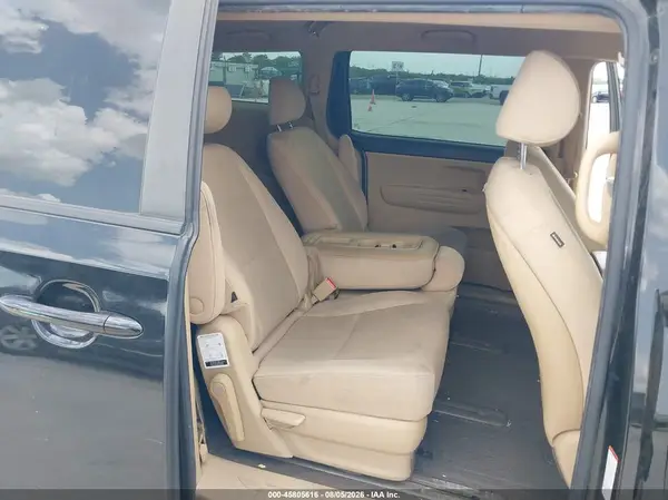 KNDMB5C13J6401229 2018 KIA SEDONA - Image 8