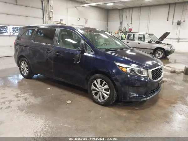 KNDMB5C13J6402509 2018 KIA SEDONA - Image 1