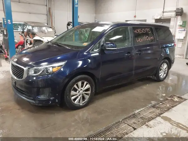 KNDMB5C13J6402509 2018 KIA SEDONA - Image 2