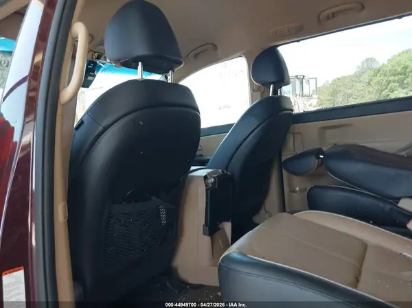 KNDMB5C13J6405829 2018 KIA SEDONA - Image 8