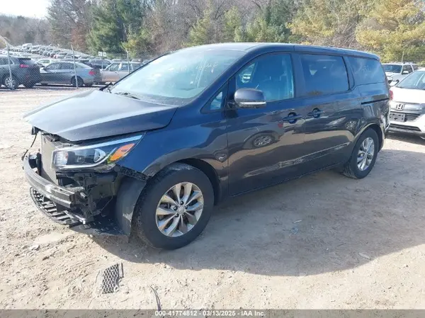 KNDMB5C13L6617567 2020 KIA SEDONA - Image 2