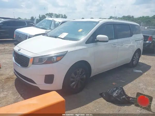 KNDMB5C14G6082917 2016 KIA SEDONA - Image 2