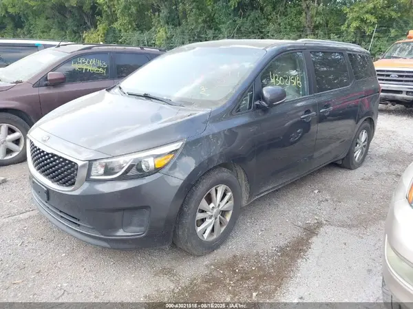 KNDMB5C14G6083095 2016 KIA SEDONA - Image 2