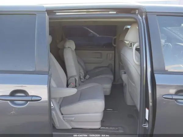 KNDMB5C14G6083727 2016 KIA SEDONA - Image 8