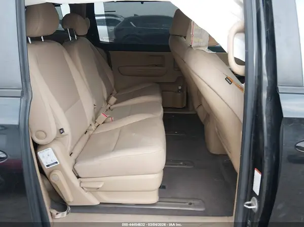 KNDMB5C14G6084912 2016 KIA SEDONA - Image 8