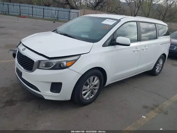 KNDMB5C14G6087387 2016 KIA SEDONA - Image 2