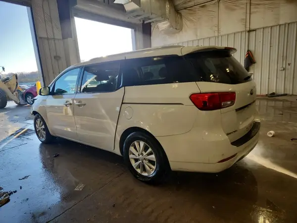 KNDMB5C14G6089995 2016 KIA SEDONA - Image 2