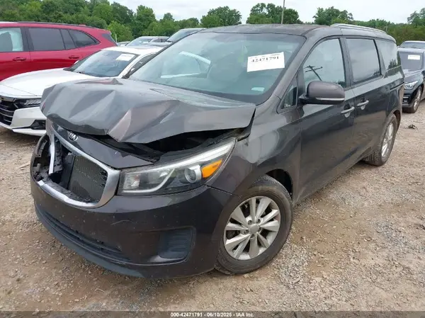 KNDMB5C14G6093755 2016 KIA SEDONA - Image 2