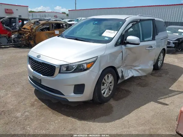 KNDMB5C14G6095246 2016 KIA SEDONA - Image 2