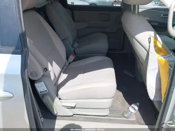KNDMB5C14G6095246 2016 KIA SEDONA - Image 8