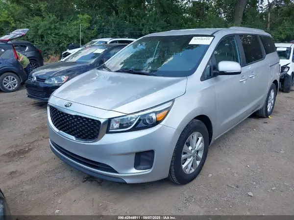 KNDMB5C14G6113888 2016 KIA SEDONA - Image 2