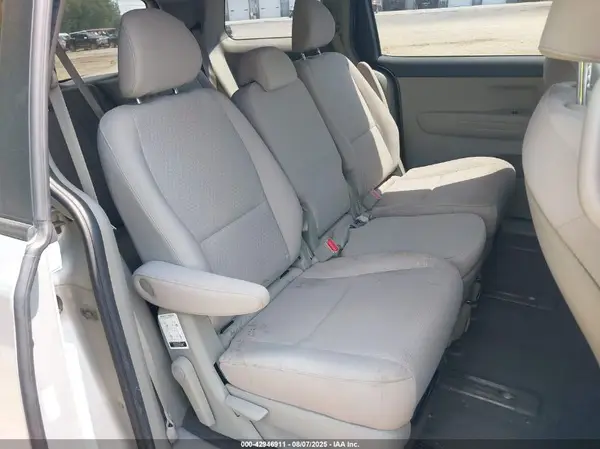 KNDMB5C14G6113888 2016 KIA SEDONA - Image 8
