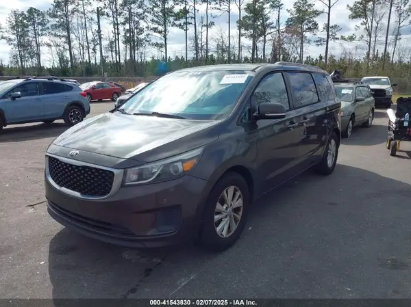 KNDMB5C14G6114331 2016 KIA SEDONA - Image 2
