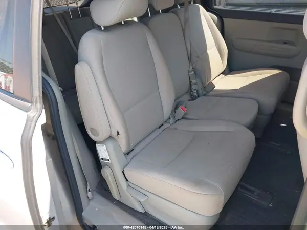 KNDMB5C14G6118122 2016 KIA SEDONA - Image 8