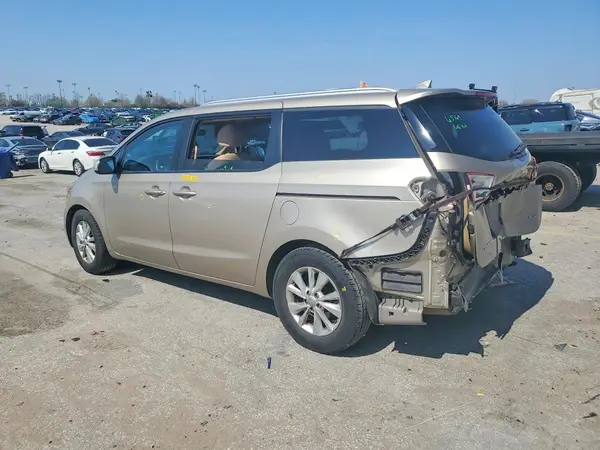 KNDMB5C14G6145806 2016 KIA SEDONA - Image 2