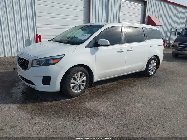 KNDMB5C14G6146115 2016 KIA SEDONA - Image 2
