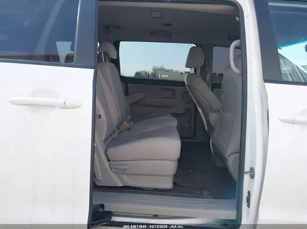 KNDMB5C14G6146115 2016 KIA SEDONA - Image 8