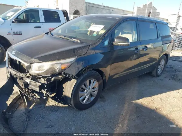 KNDMB5C14G6150598 2016 KIA SEDONA - Image 2