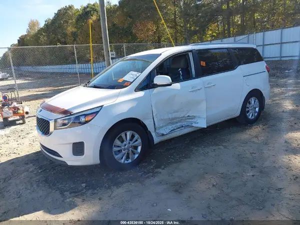 KNDMB5C14G6158068 2016 KIA SEDONA - Image 2