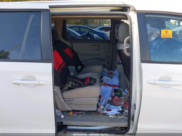 KNDMB5C14G6158068 2016 KIA SEDONA - Image 8