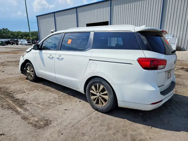 KNDMB5C14G6158085 2016 KIA SEDONA - Image 2