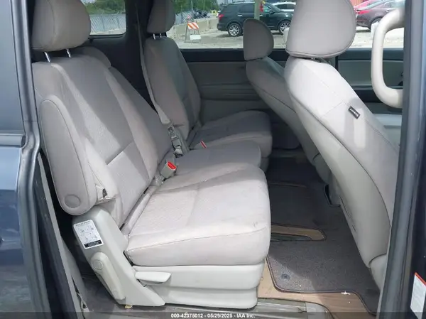 KNDMB5C14G6191247 2016 KIA SEDONA - Image 8
