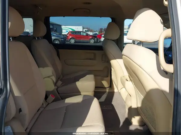 KNDMB5C14G6195170 2016 KIA SEDONA - Image 8