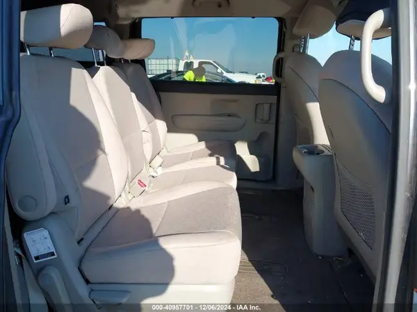 KNDMB5C14G6197243 2016 KIA SEDONA - Image 8