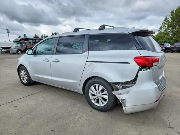 KNDMB5C14G6198599 2016 KIA SEDONA - Image 2
