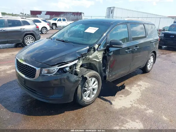 KNDMB5C14G6200917 2016 KIA SEDONA - Image 2