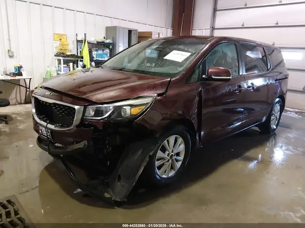 KNDMB5C14H6219758 2017 KIA SEDONA - Image 2
