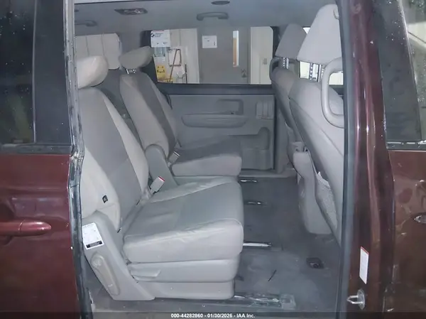 KNDMB5C14H6219758 2017 KIA SEDONA - Image 8
