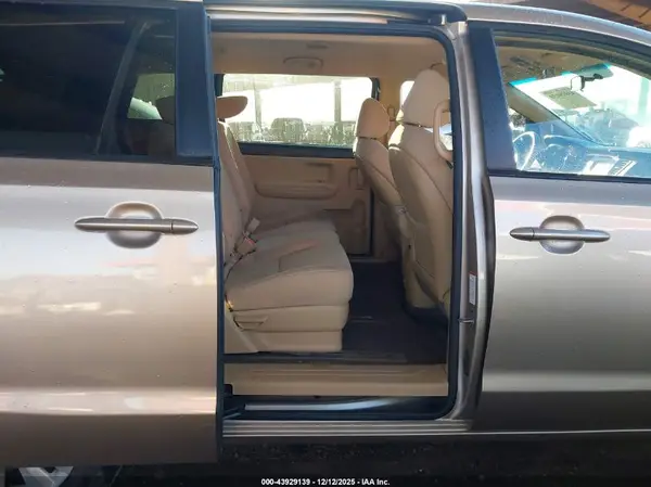 KNDMB5C14H6225432 2017 KIA SEDONA - Image 8