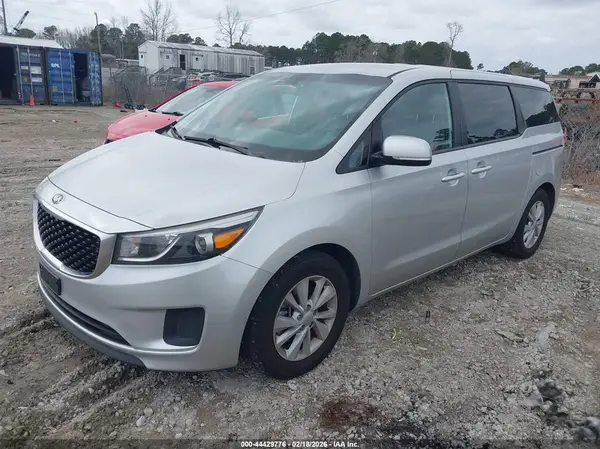 KNDMB5C14H6227570 2017 KIA SEDONA - Image 2