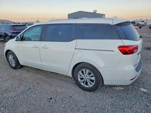 KNDMB5C14H6230503 2017 KIA SEDONA - Image 2