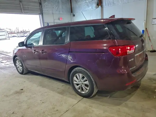 KNDMB5C14H6231568 2017 KIA SEDONA - Image 2