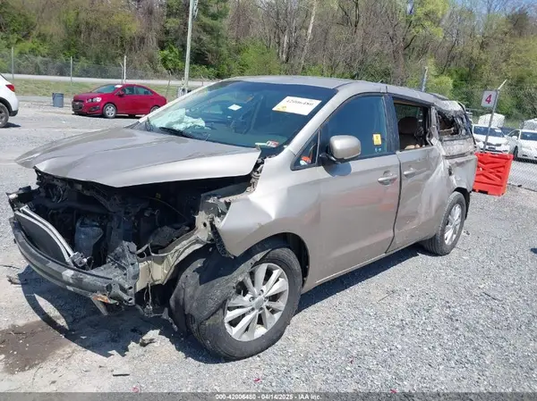 KNDMB5C14H6233059 2017 KIA SEDONA - Image 2