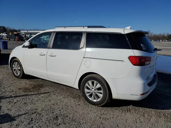 KNDMB5C14H6233076 2017 KIA SEDONA - Image 2