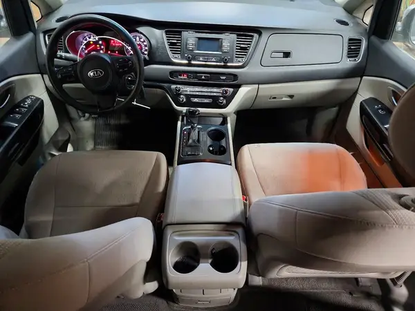 KNDMB5C14H6242411 2017 KIA SEDONA - Image 8