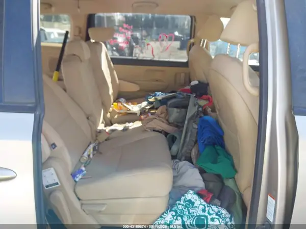 KNDMB5C14H6244871 2017 KIA SEDONA - Image 8