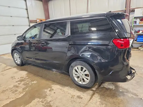 KNDMB5C14H6249942 2017 KIA SEDONA - Image 2