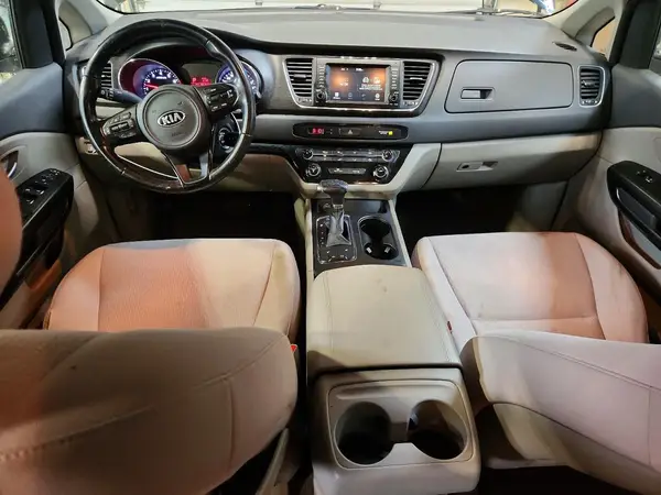 KNDMB5C14H6249942 2017 KIA SEDONA - Image 8