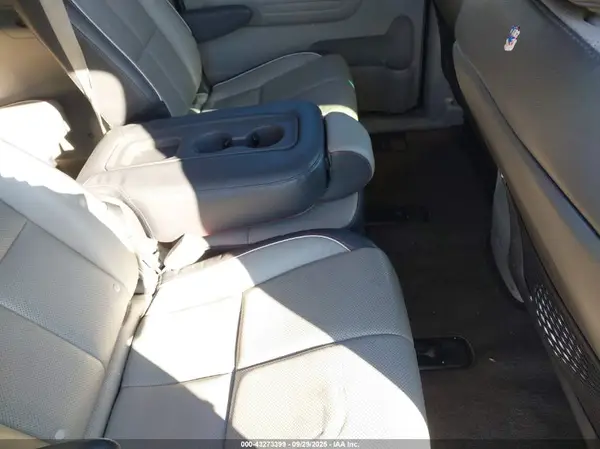 KNDMB5C14H6254221 2017 KIA SEDONA - Image 8