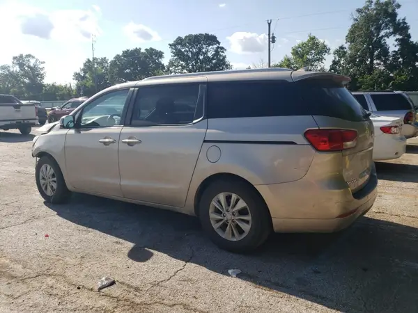 KNDMB5C14H6255174 2017 KIA SEDONA - Image 2