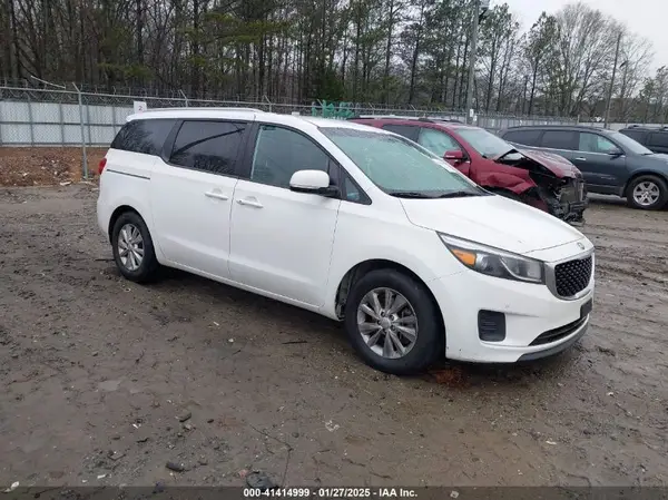 KNDMB5C14H6260388 2017 KIA SEDONA - Image 1