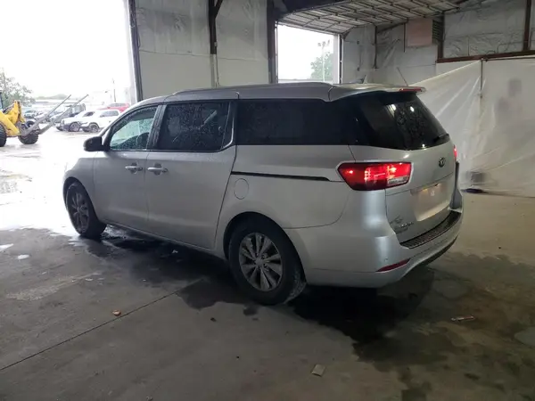 KNDMB5C14H6265011 2017 KIA SEDONA - Image 2